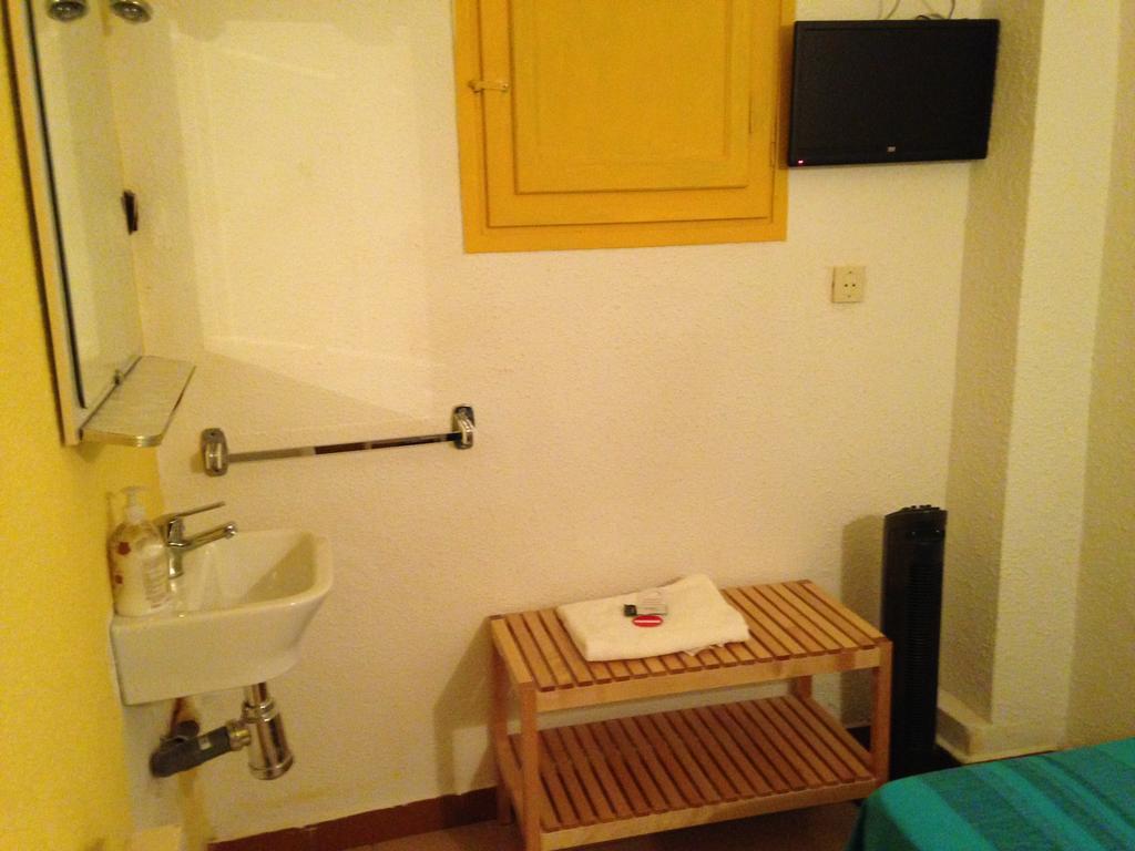 Hostal Delfos Barcelona Zewnętrze zdjęcie