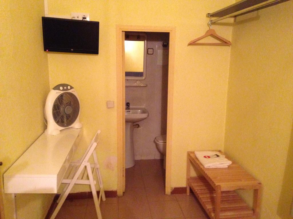 Hostal Delfos Barcelona Zewnętrze zdjęcie